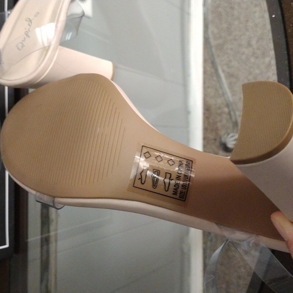 NIB Qupid Homecoming Clear strap heel size 10 - Picture 5 of 10
